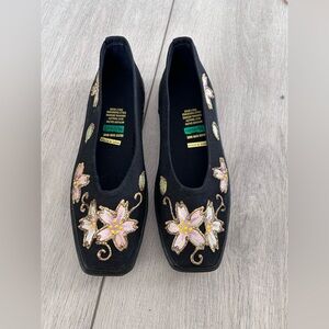 Morado Embroidered Black Floral Women's Shoes